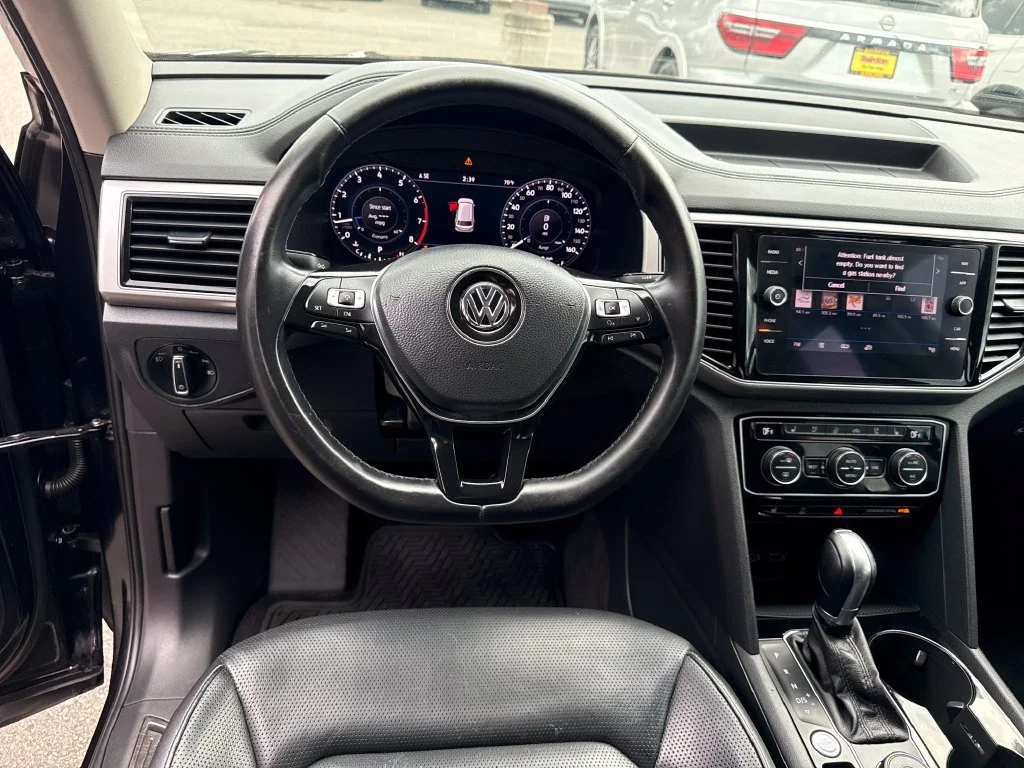 Used 2018 Deep Black Volkswagen 3.6L V6 SEL Premium image 18