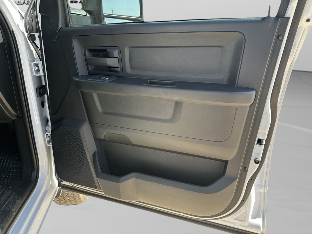 New 2026 Bright White Clear-Coat Exterior Paint RAM Tradesman image 41