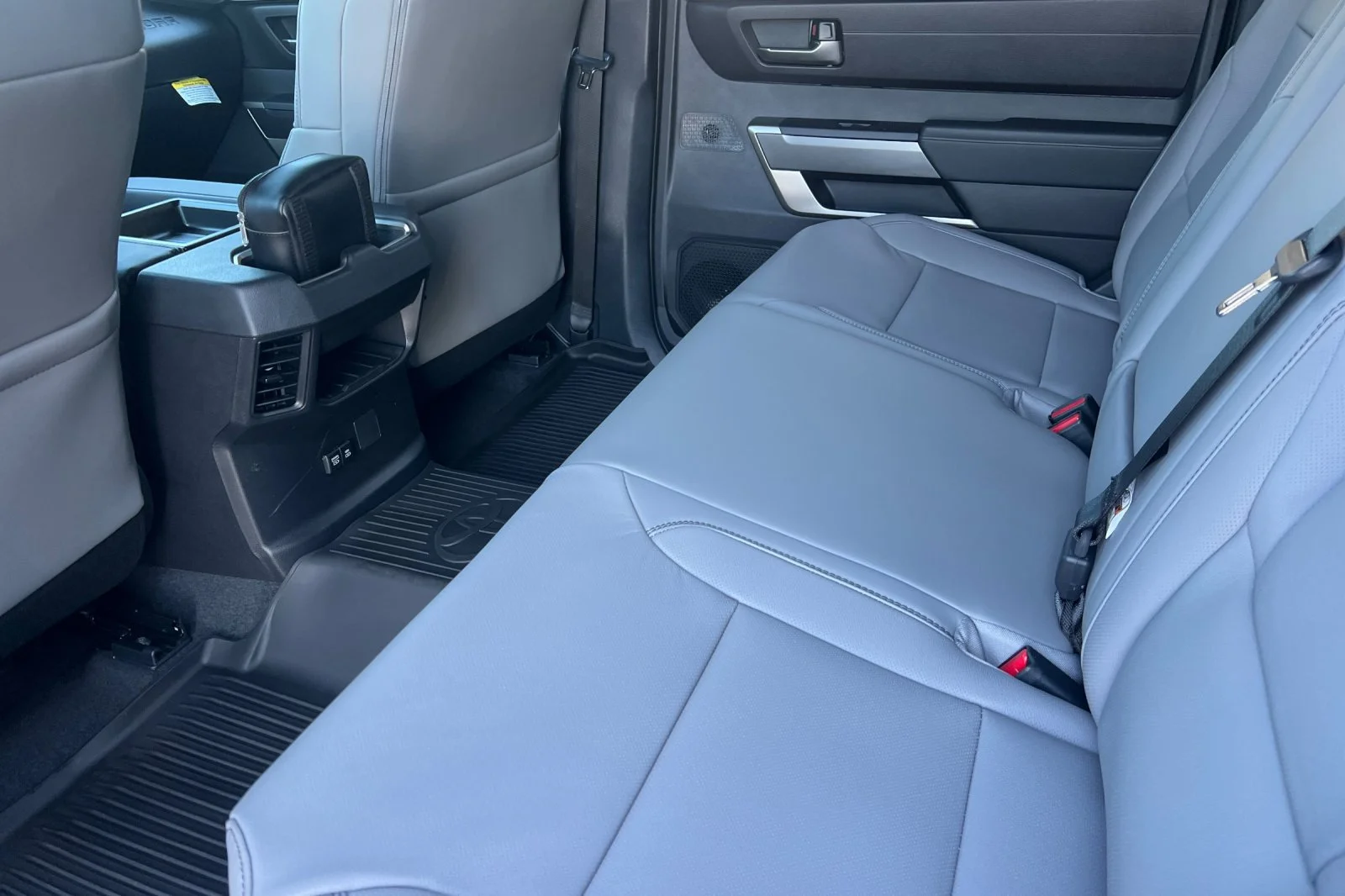 2026 Toyota Tundra SR5 - Photo 8