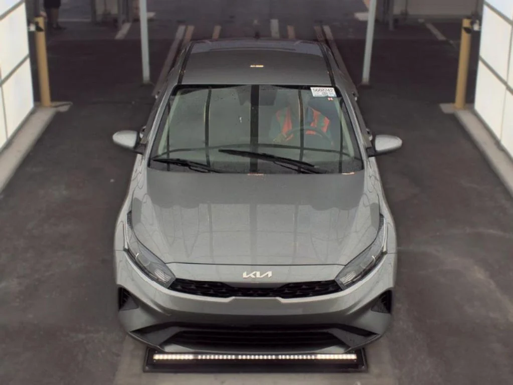 Used 2023 Gray Kia LXS image 3