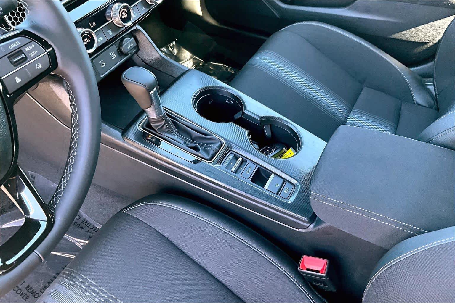 2026 Honda Civic Hatchback Sport - Photo 17