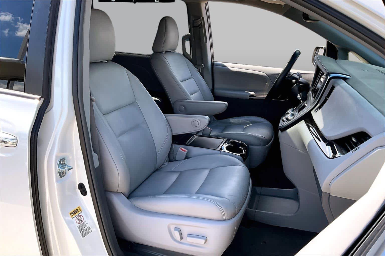 Used 2015 Blizzard Pearl Toyota XLE image 9