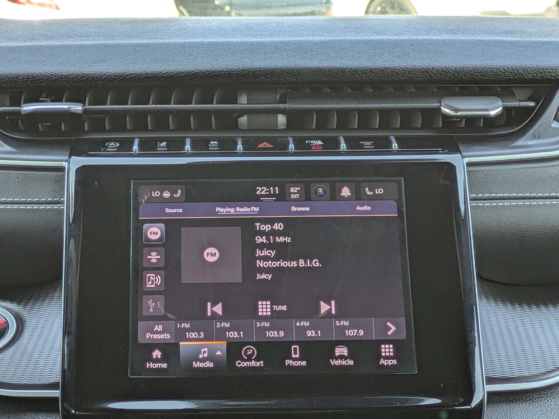 Used 2025 Silver Zynith Jeep Altitude image 20