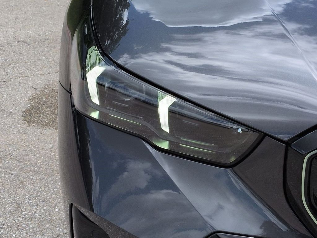 New 2027 Dark Graphite Metallic BMW 530i image 10