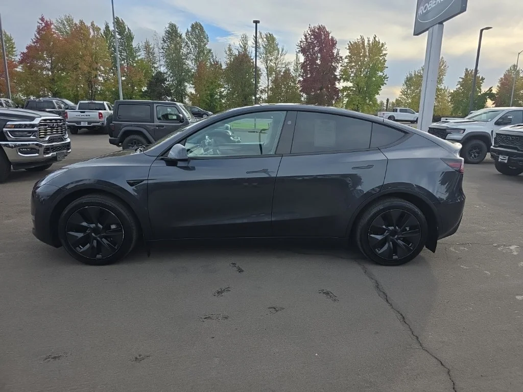 Used 2024 Tesla Model Y Long Range with VIN 7SAYGDED8RF213667 for sale in Salem, OR