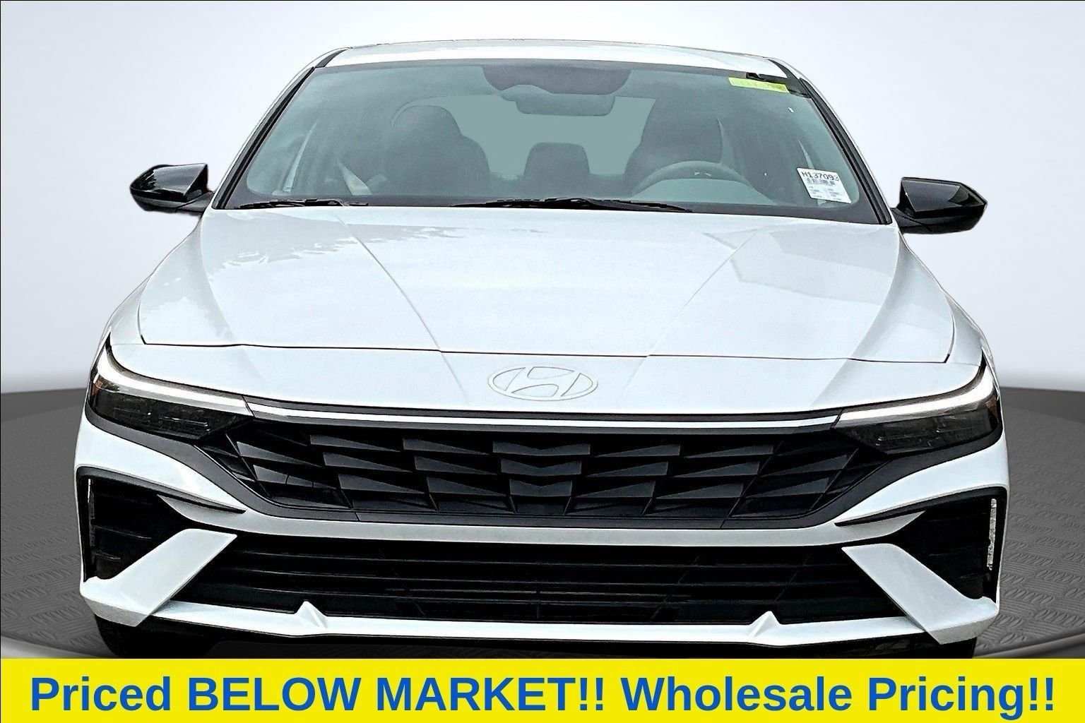 Used 2026 White Hyundai SEL Sport image 6
