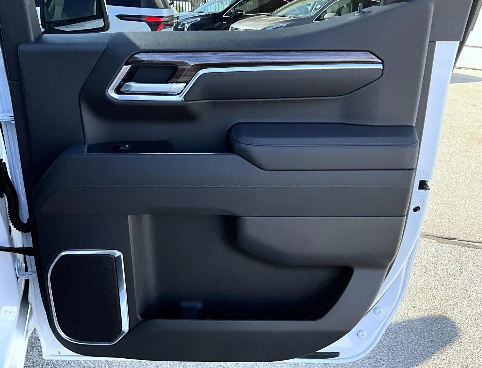 New 2026 Summit White Chevrolet LT (2FL) image 20