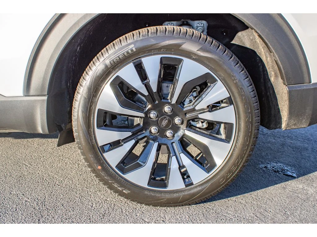 New 2026 Star White Metallic Tri-Coat Ford Platinum image 8