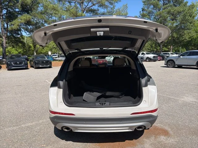Used 2023 White Lincoln Standard image 18
