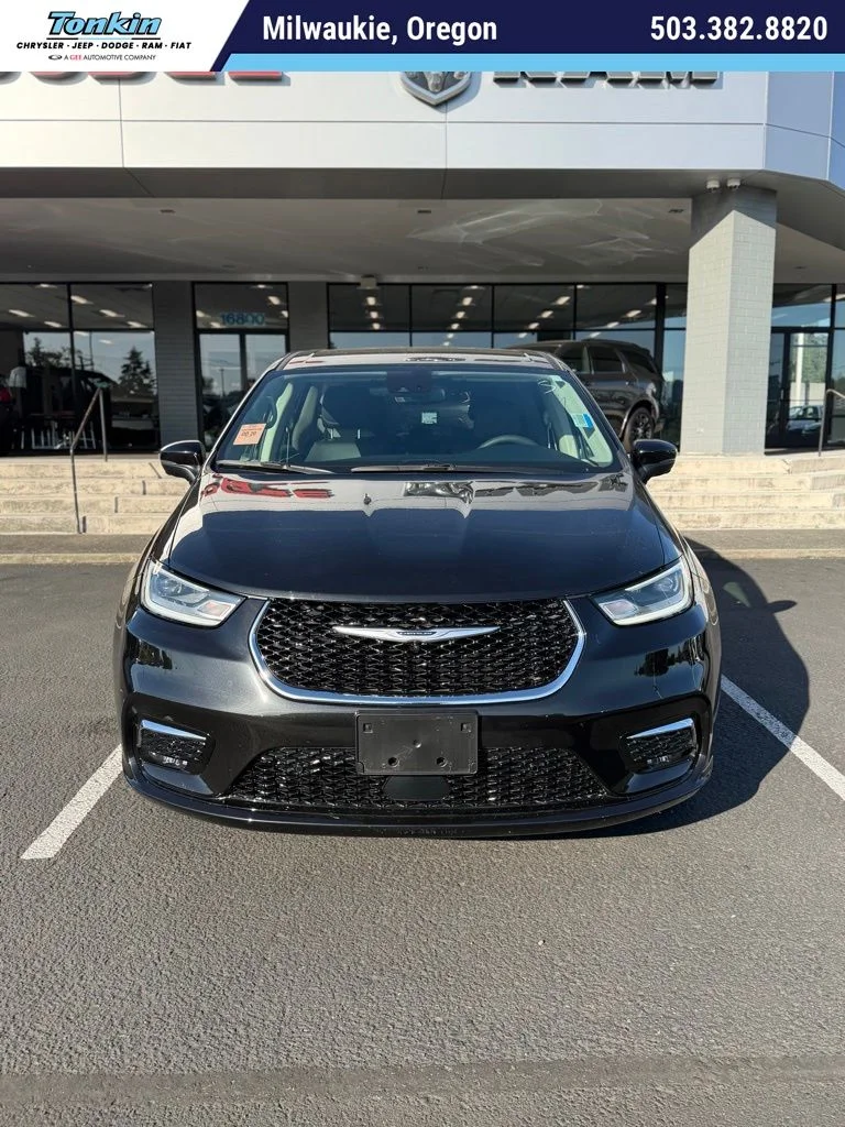 2023 Chrysler Pacifica Hybrid Touring L Hybrid's photo