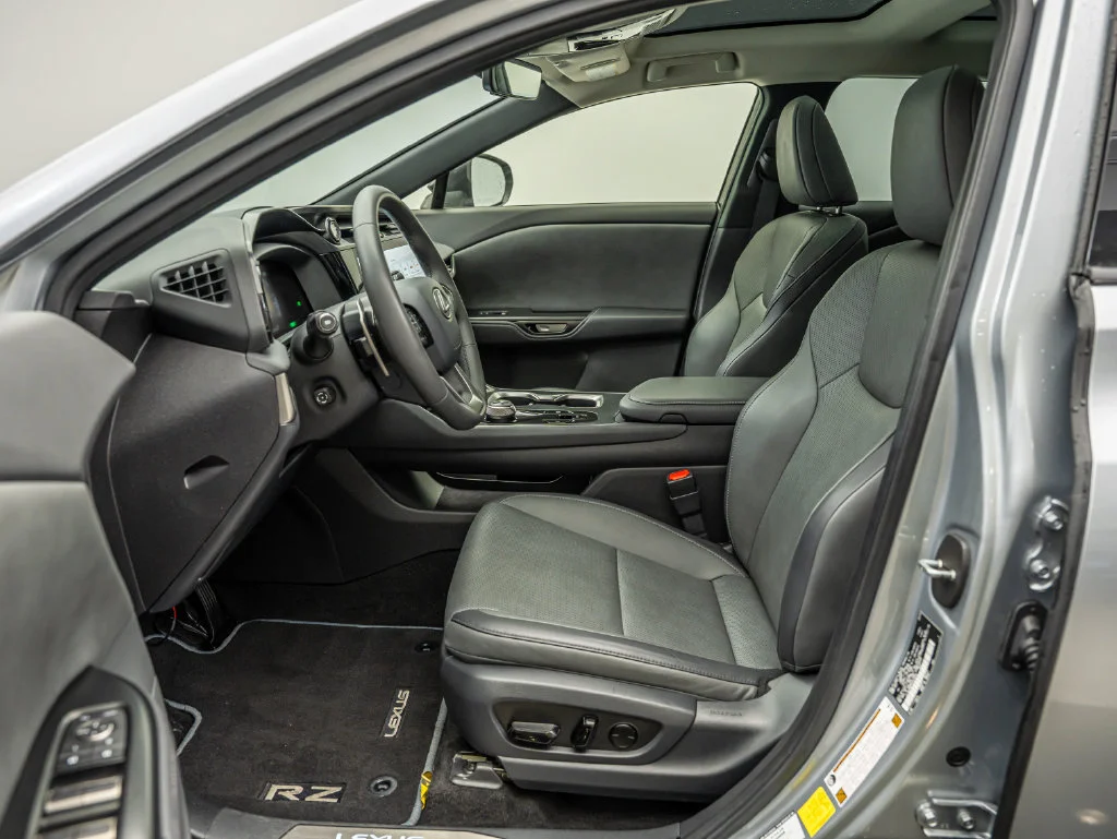 Certified Used 2024 IRIDIUM Lexus 300e Premium image 29