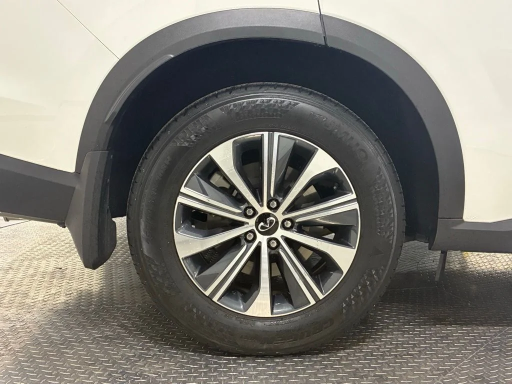 Used 2025 Glacier White INFINITI PURE image 8