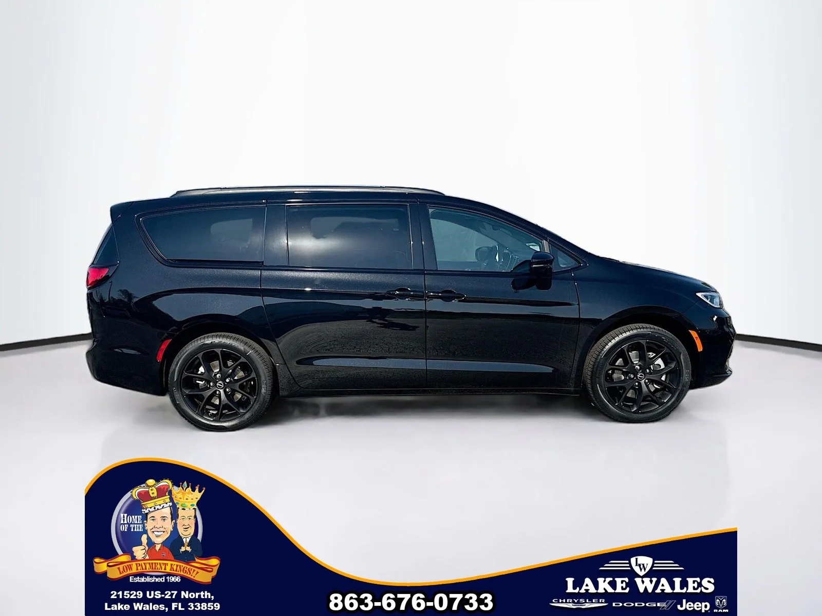 New 2026 Diamond Black Crystal Pearl-Coat Exterior Paint Chrysler Limited image 7