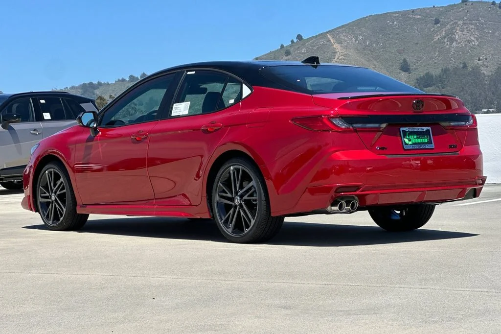New 2026 Supersonic Red with Midnight Black Metallic roof <sup>1</sup> Toyota  XSE image 6