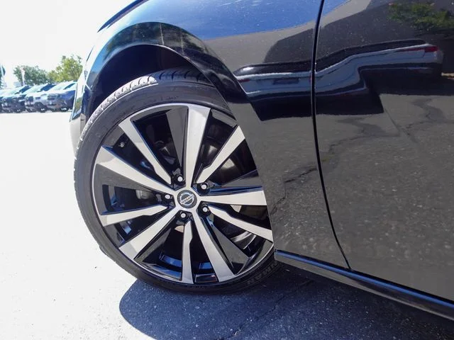 Used 2021 Black Nissan 2.5 SR image 11