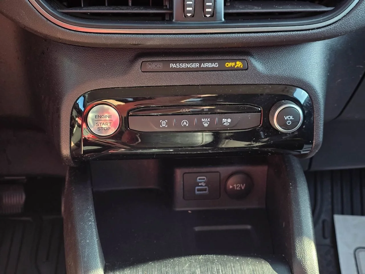 Used 2023 White Ford Active image 17