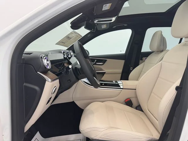 New 2027 White Mercedes-Benz GLC 300 image 18