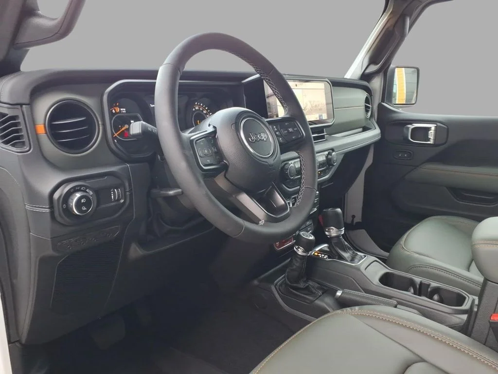 New 2026 Bright White Clear-Coat Exterior Paint Jeep Mojave X image 15