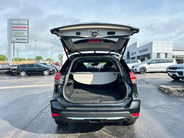 Used 2018 Magnetic Black Nissan SL image 5
