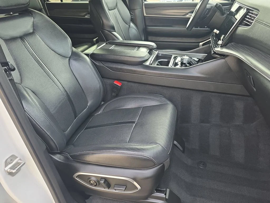 Used 2024 White Jeep Series II image 38