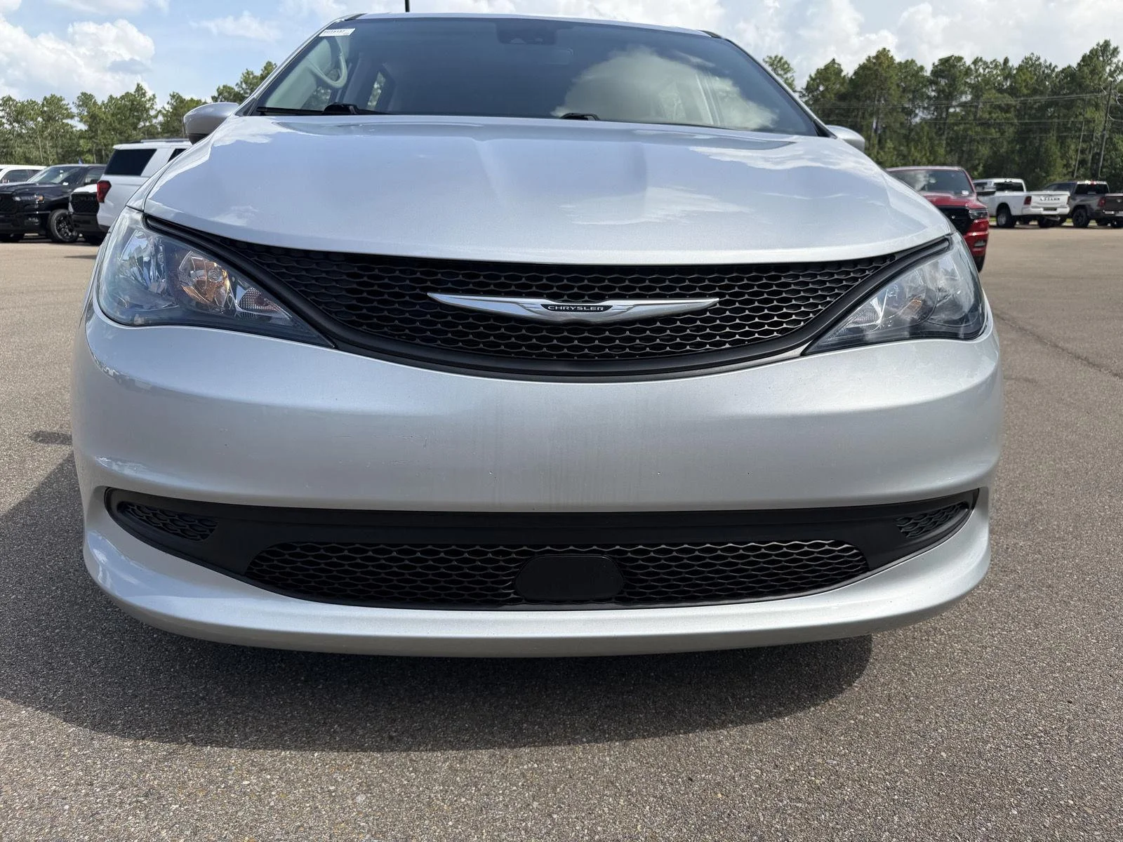 Used 2023 Silver Mist Clearcoat Chrysler LX image 22