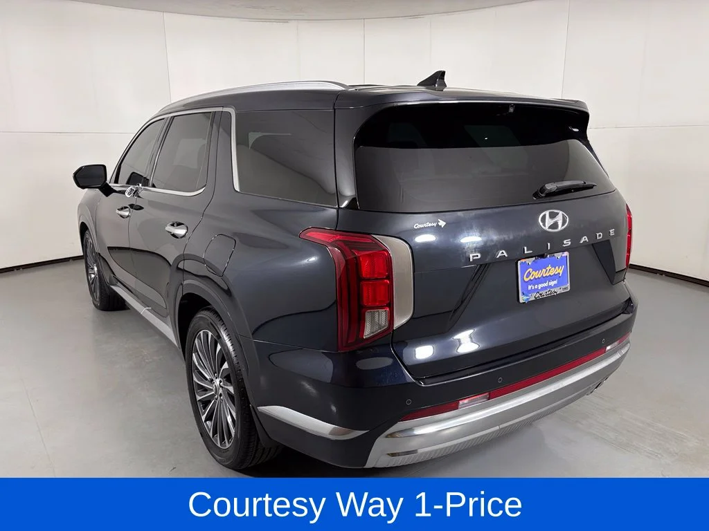 Used 2023 White Hyundai Calligraphy image 8