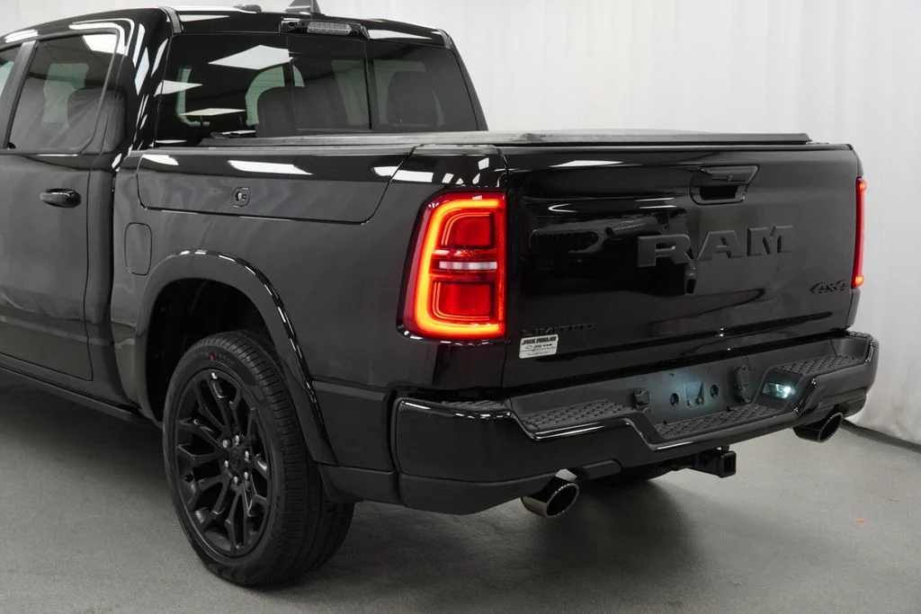 New 2026 Diamond Black Crystal Pearl-Coat Exterior Paint RAM Limited image 12