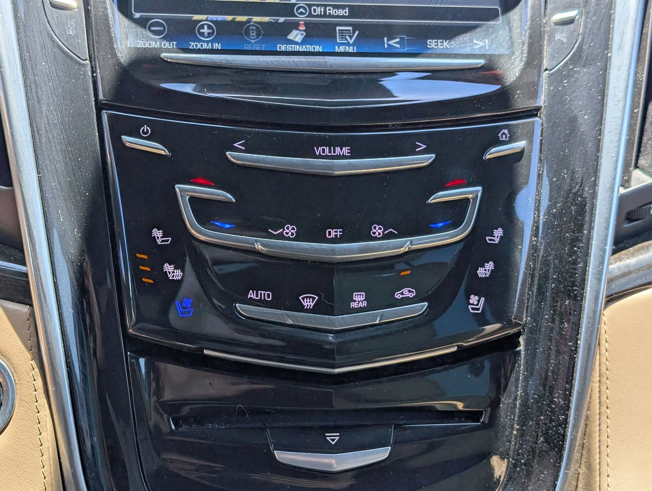 Used 2020 Crystal White Tricoat Cadillac Platinum image 23