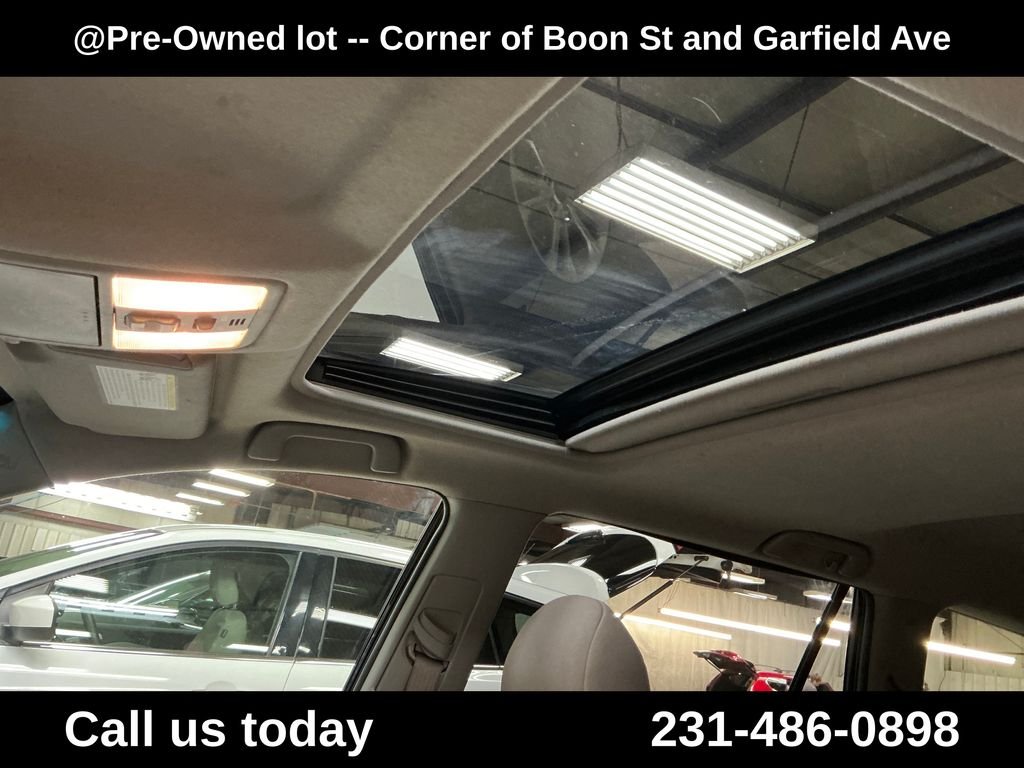 Used 2006 Black Toyota Limited image 13