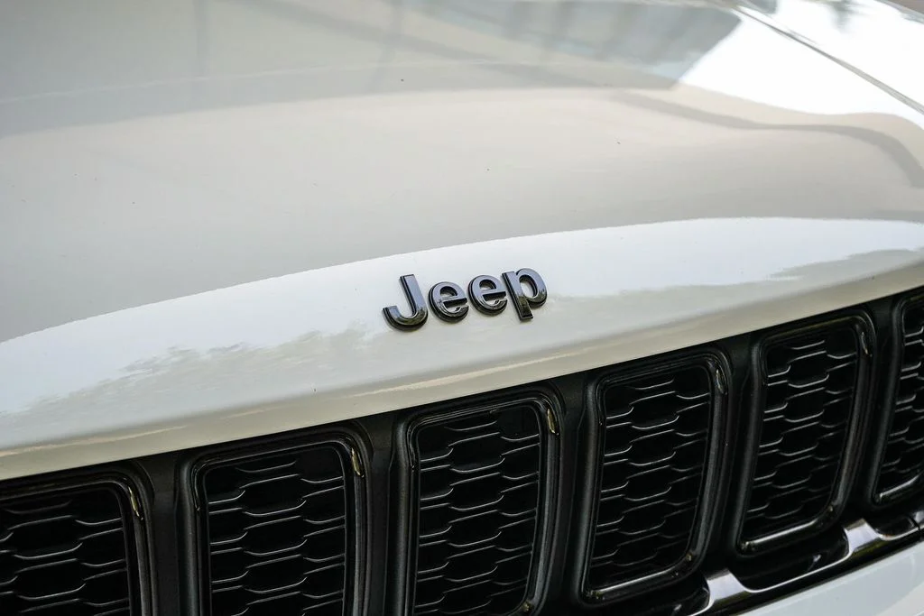 Used 2023 White Jeep Altitude X image 9