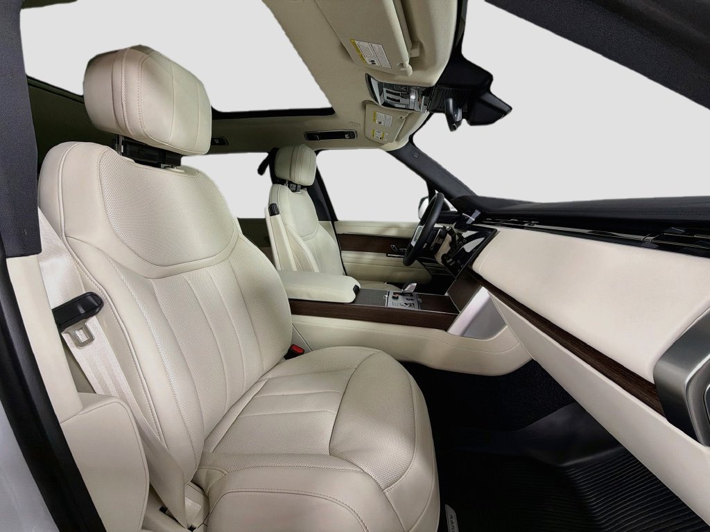New 2027 Fuji White Land Rover SE image 30