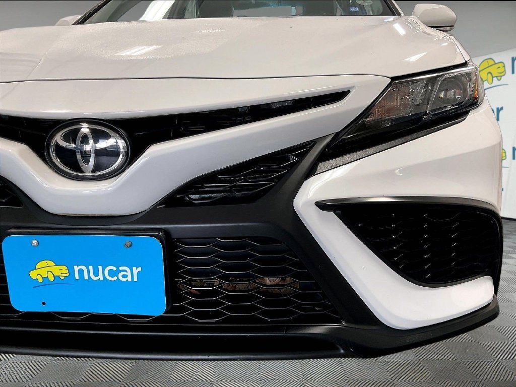 Used 2021 White Toyota SE image 31