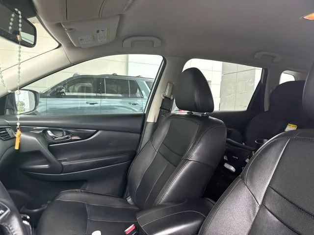 Used 2018 Silver Nissan SL image 6