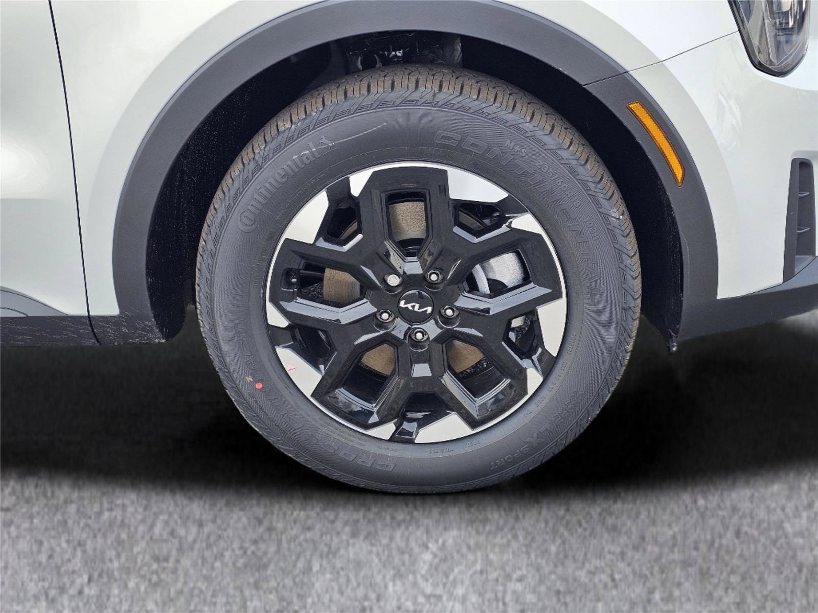 New 2026 Ivory Silver Kia S image 7