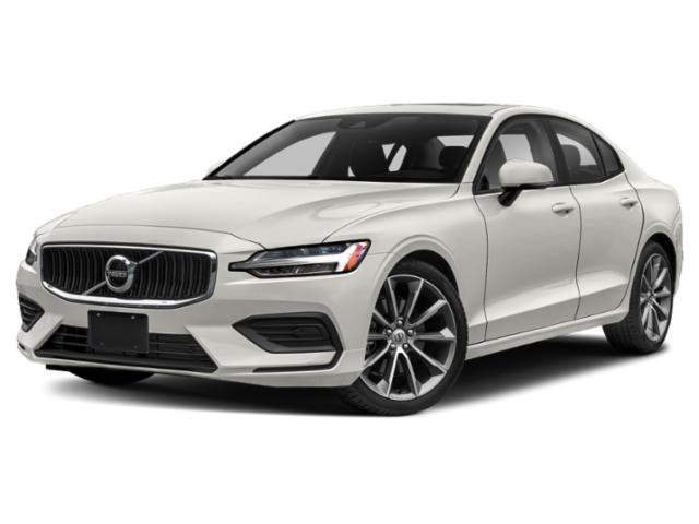 Used 2020 Silver Volvo Momentum image 1