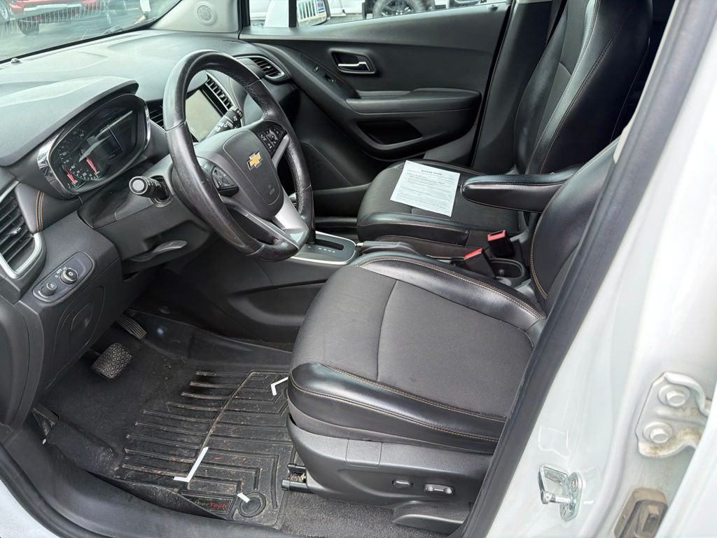 Used 2018 White Chevrolet LT image 6