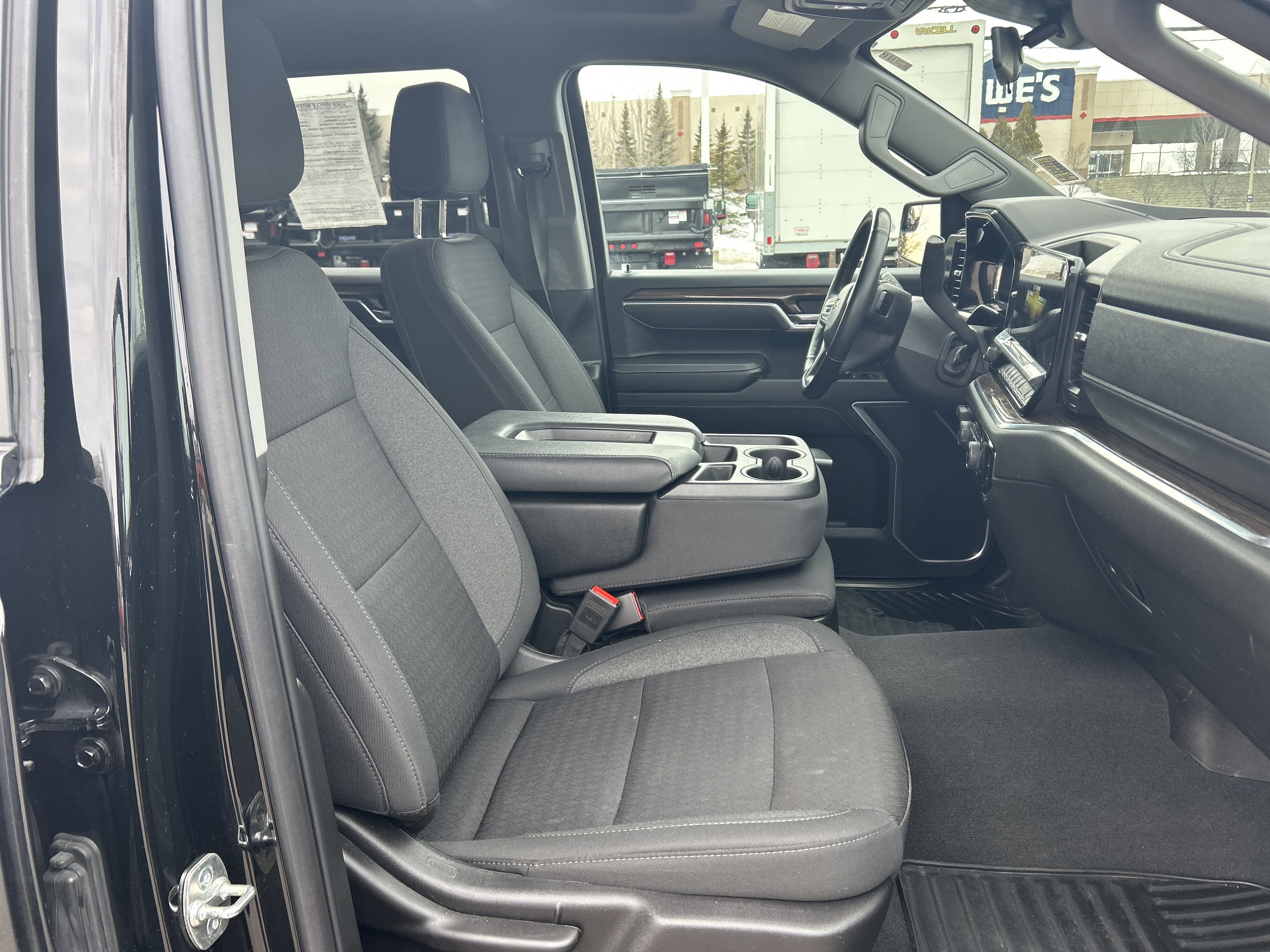 2025 Chevrolet Silverado 1500 LT - Photo 10