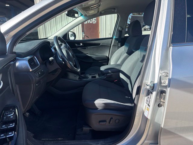 Used 2019 Silver Kia S image 3