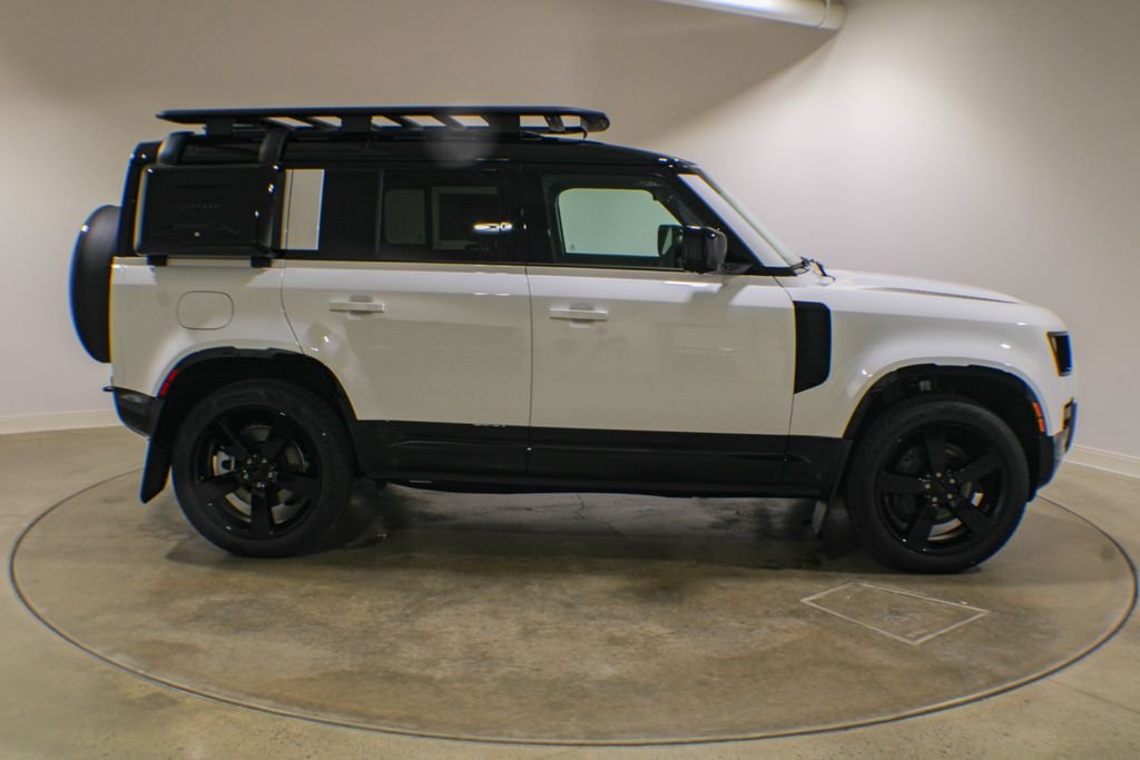 New 2026 Fuji White Land Rover X-Dynamic SE image 7