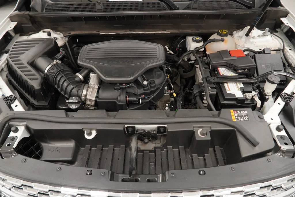 Used 2023 White Frost Tricoat GMC Denali image 46