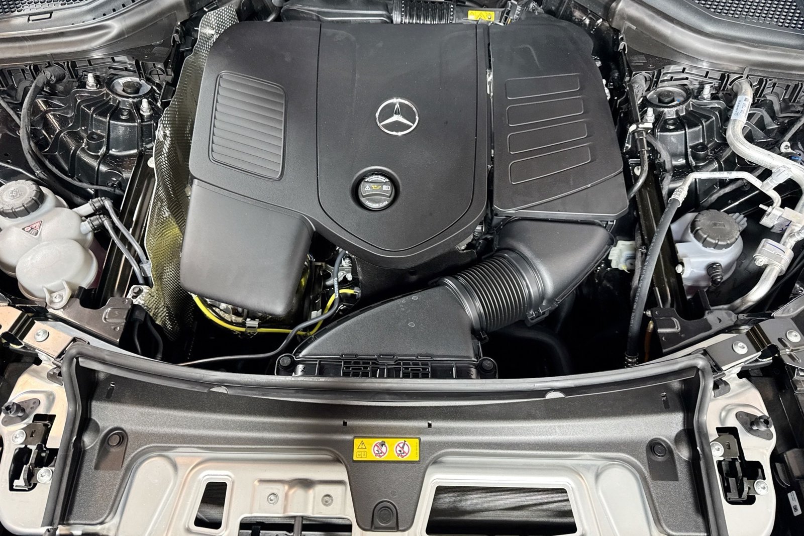 New 2026 Graphite Grey Metallic Mercedes-Benz GLC 300 image 28
