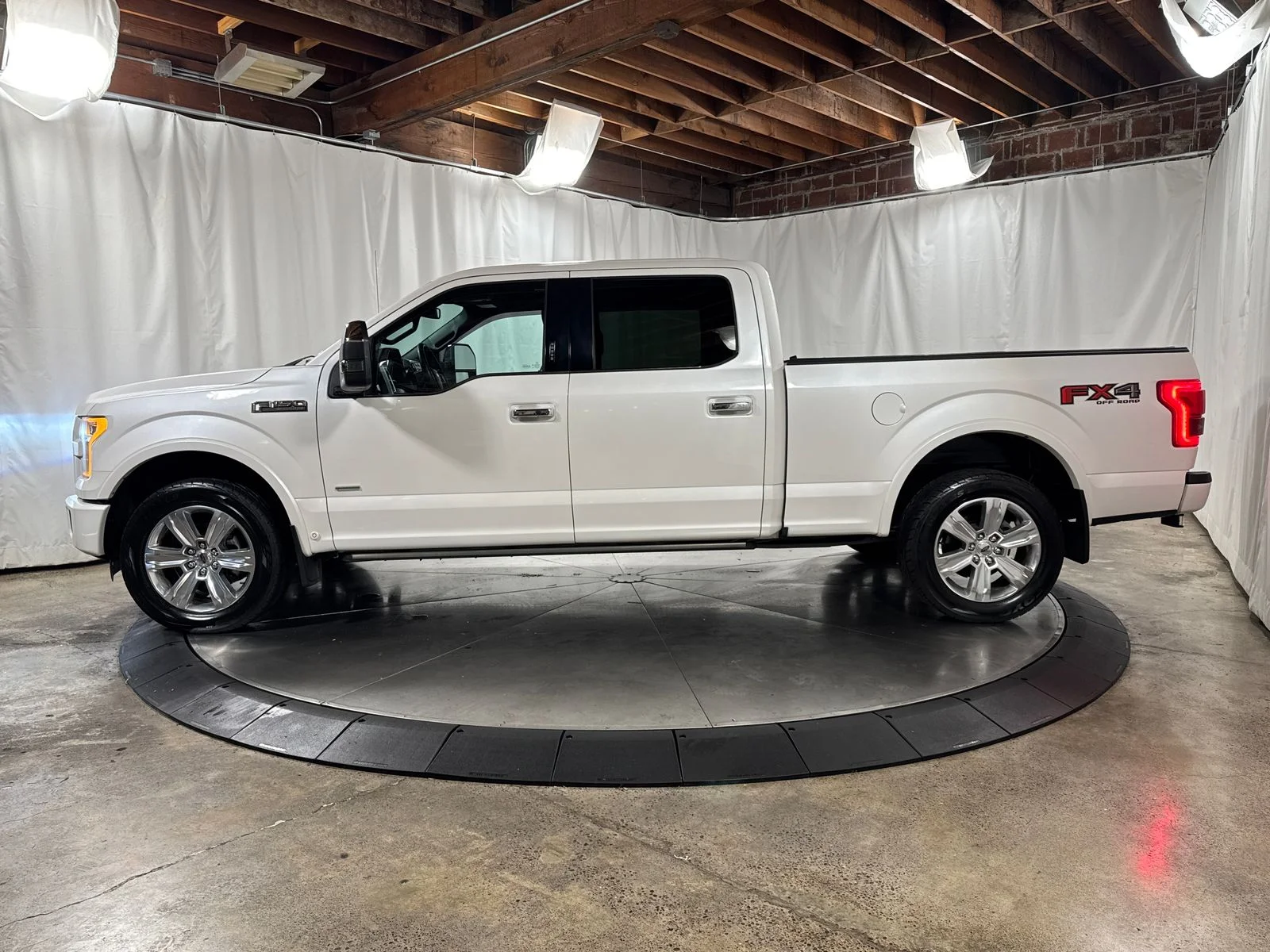 2016 Ford F-150 Platinum - Photo 6