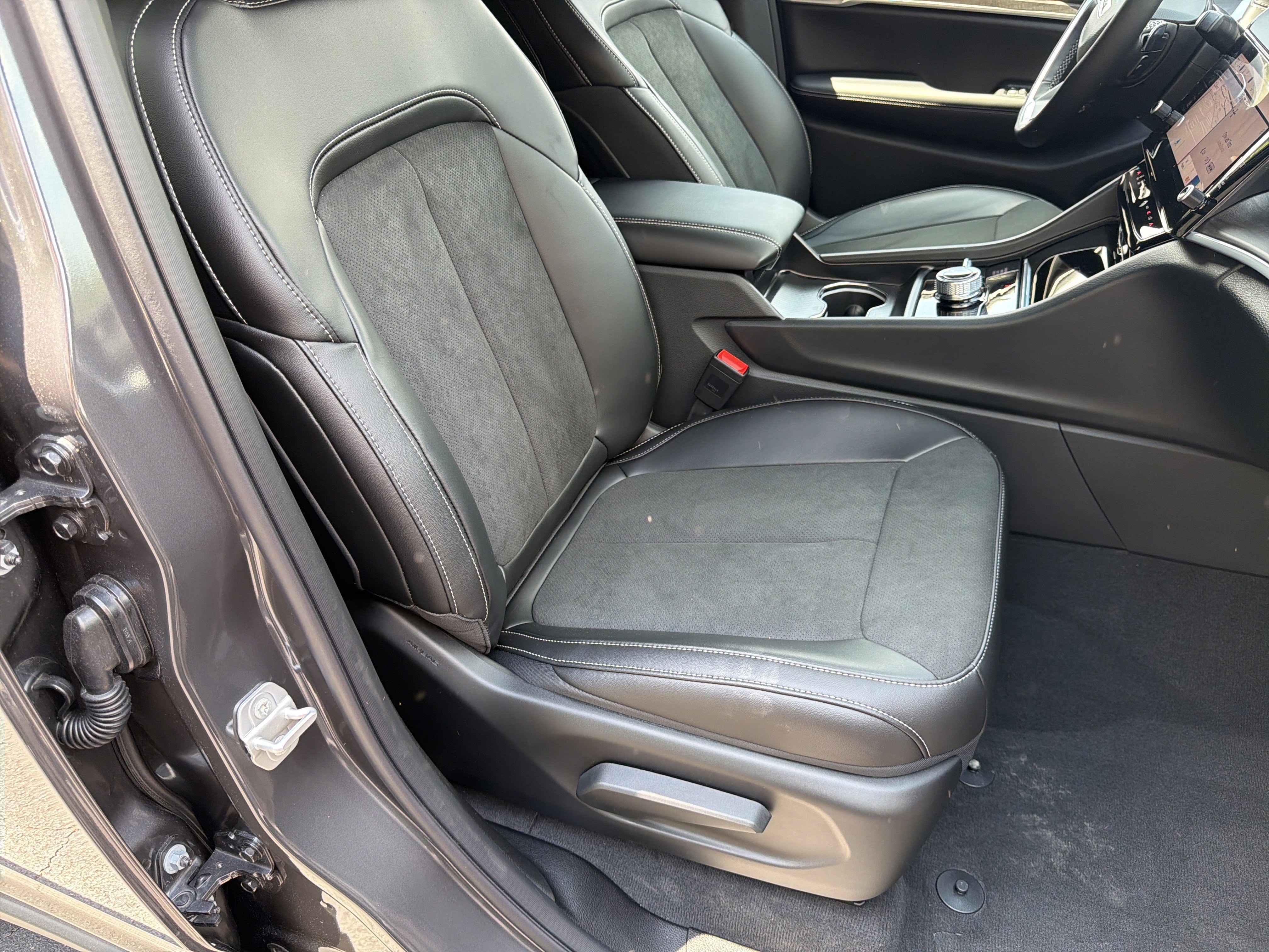 New 2026 Baltic Gray Metallic Clear-Coat Exterior Paint Jeep Altitude image 16