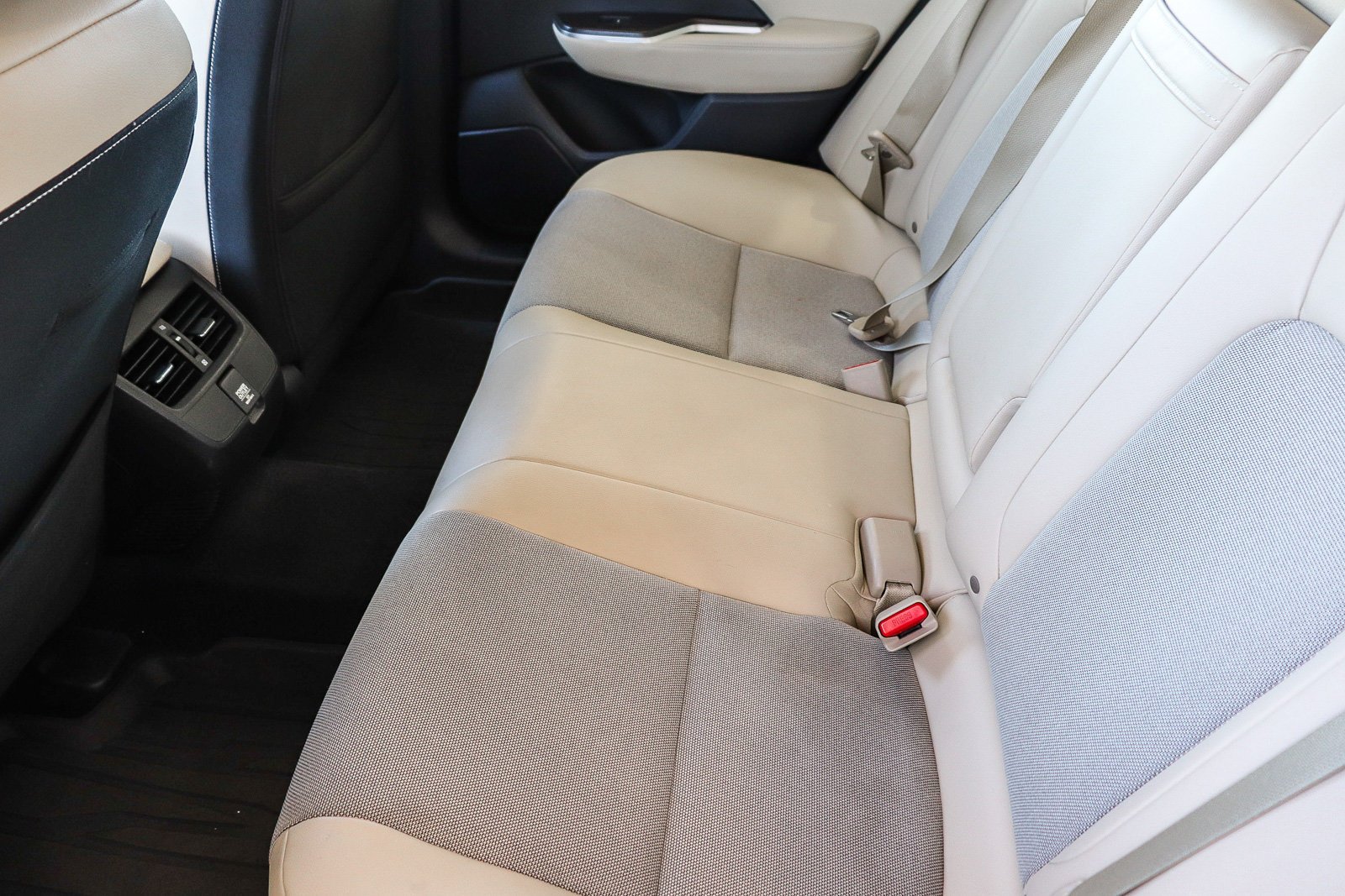 Used 2019 Platinum White Honda Base image 21