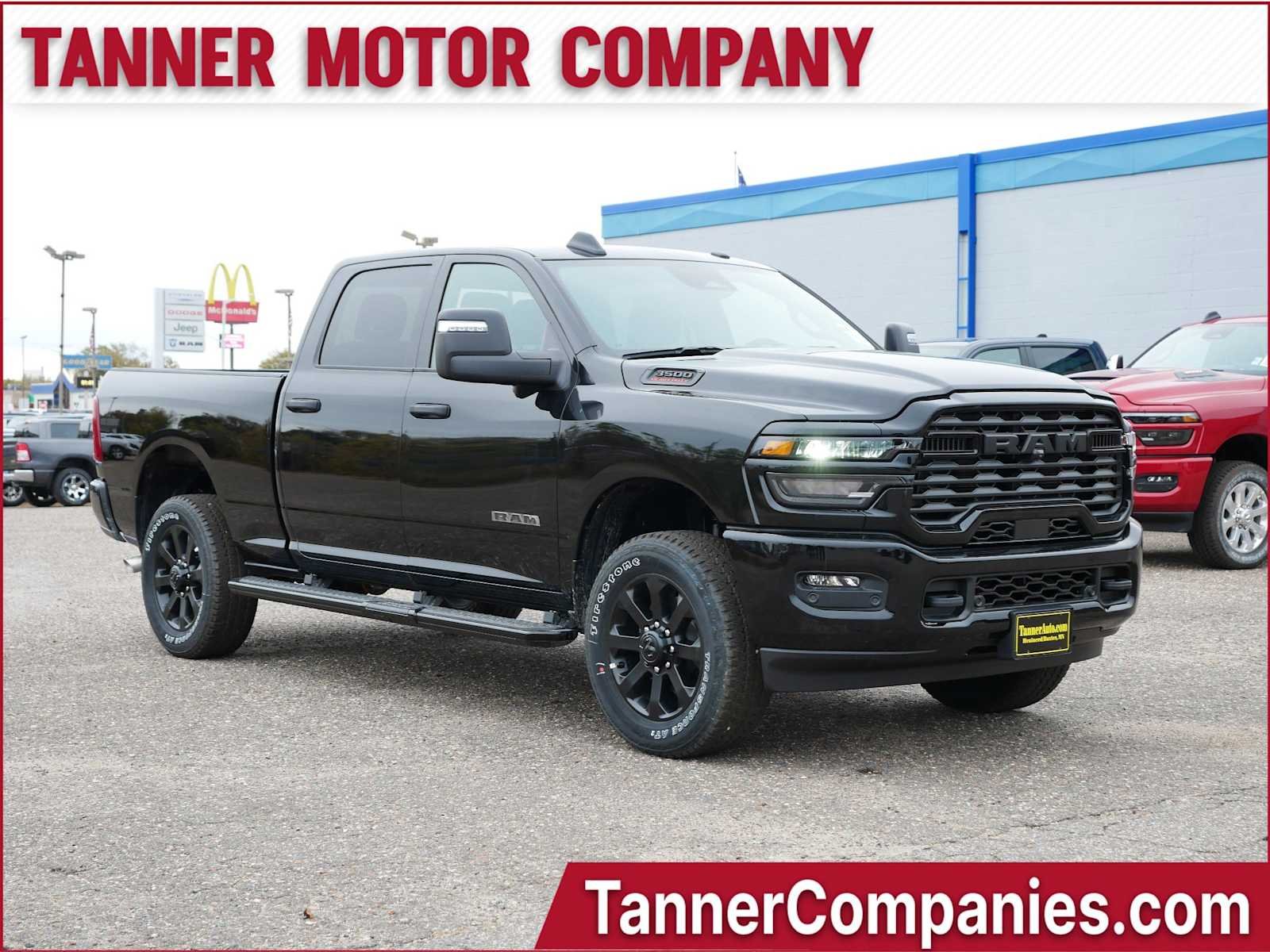 Diamond Black Crystal Pearl-Coat Exterior Paint 2026 RAM 3500 Big Horn Crew Cab 4WD Pickup Truck Four-Wheel Drive 8-Speed Automatic