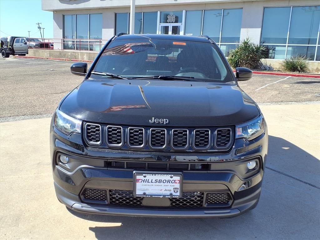 New 2026 Diamond Black Crystal Pearl-Coat Exterior Paint Jeep Latitude image 2