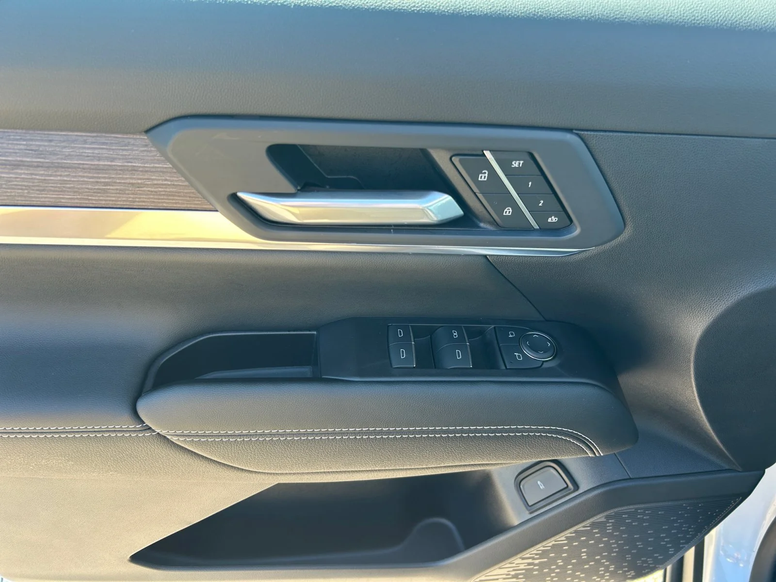 New 2027 Glacier White Tricoat GMC AWD Denali image 17