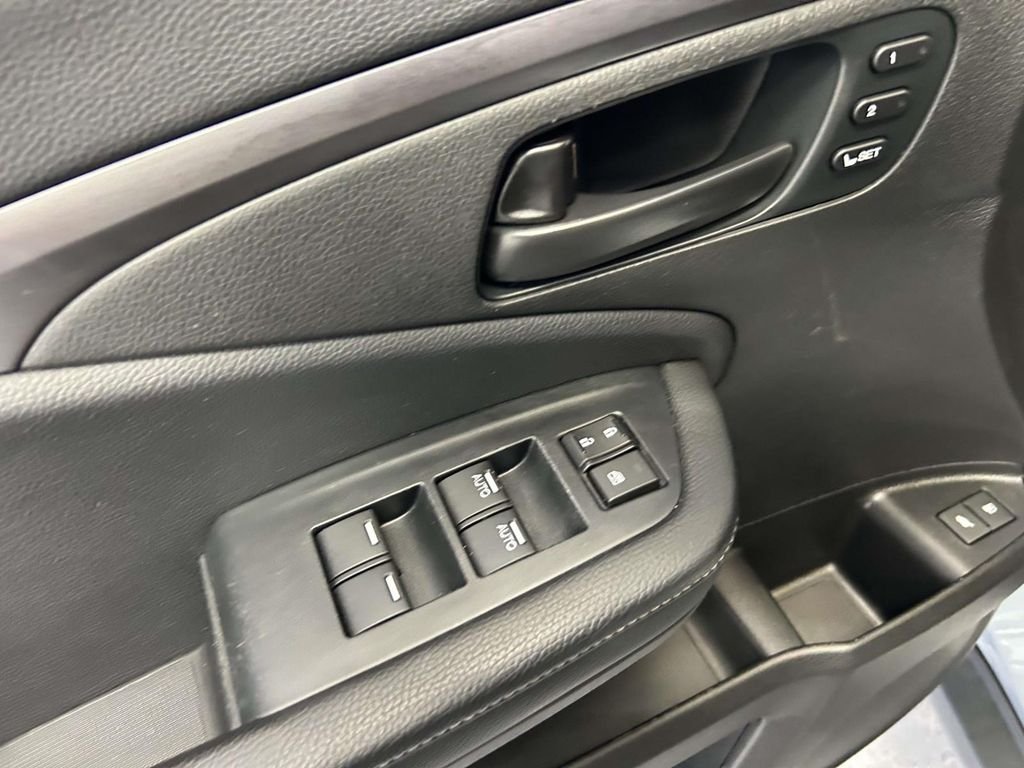 Used 2022 Blue Honda EX-L image 17