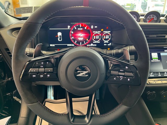 2025 Nissan Z NISMO - Photo 11