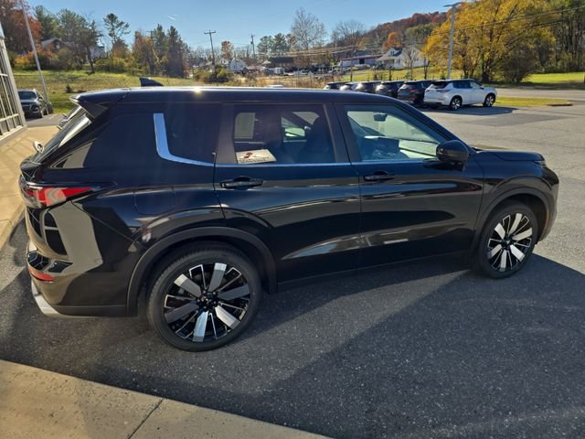 Used 2025 Black Mitsubishi SE image 6